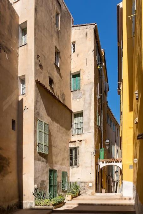 Between The Roofs Of Menton Old Town And The Sea Dış mekan fotoğraf